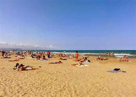 City beaches to visit during your holiday in Spain