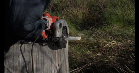 Rezultat imagine pentru Using Hand Saws