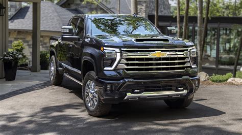 2025 Chevrolet Trucks: What’s New With the Silverado 1500 and Heavy ...