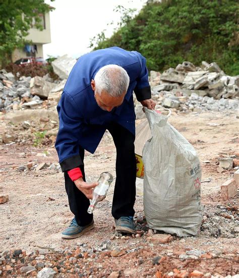 城市为什么这么多老年人在捡垃圾？是什么原因造成老年人要这样？