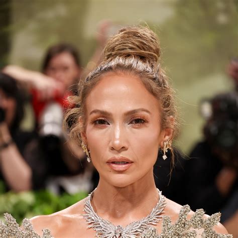 From head to toe: Here's how Jennifer Lopez looks that insanely good at ...