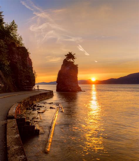 Siwash Rock at Sunset : Vancouver Stanley Park