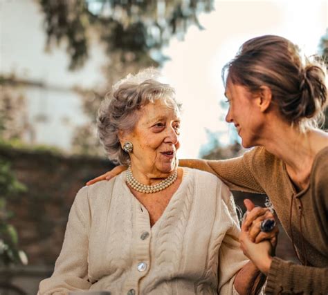 Older People 的图像结果