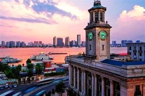 同为新一线城市和副省级市，武汉和成都哪个更为发达？