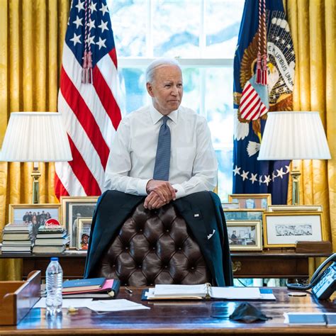 President in Oval Office 的图像结果