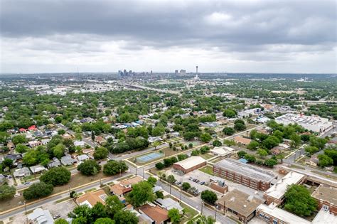 About Collins Gardens | Schools, Demographics, Things to Do - Homes.com