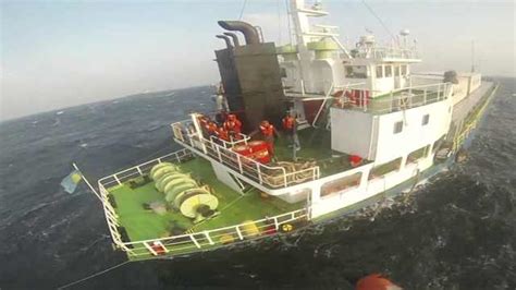 货轮触礁搁浅，11名遇险船员一小时内全部获救_一手Video-梨视频官网-Pear Video