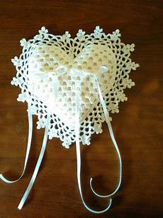 cuscino cuore uncinetto cuscino portafedi ad uncinetto feste matrimonio di l cuscino cuore uncinetto cuscino portafedi ad uncinetto feste matrimonio di l