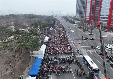 韩国政府：七千名离岗医生将被吊销执照_联合早报