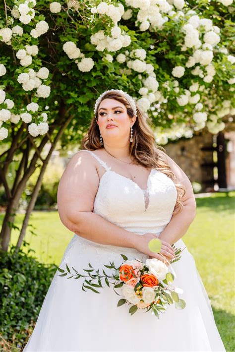 Mimi's Bridal | Wedding Dresses