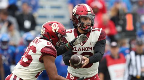 The Complete Guide to the Play Action Pass (Full Explanation) – Throw ...