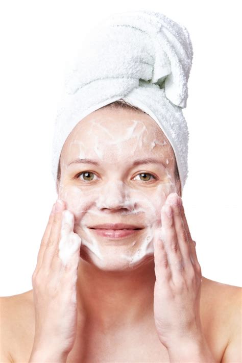 【图】用蜂蜜洗脸的正确方法 教你洗出完美肌肤_洗脸的正确方法_女物美容网|nvwu.com
