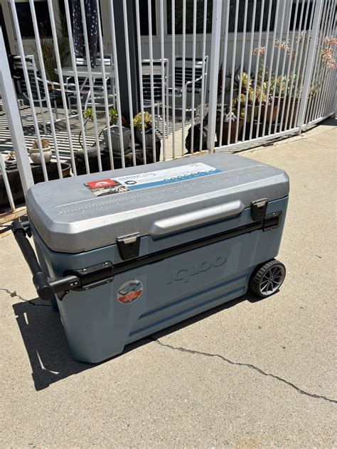 Igloo Max Cold Cooler Ice chest for Sale in Ontario, CA - OfferUp