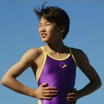 27年前的今天，不满13岁的她成为最年轻世界冠军，国际泳联因此修改规则
