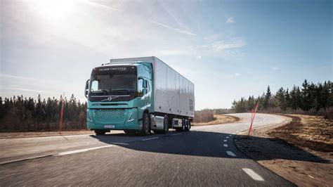 Volvo Big-Rig Trucks 的图像结果