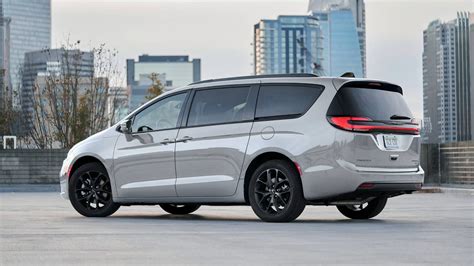 2024 Chrysler Pacifica Images: Interior and Exterior Gallery