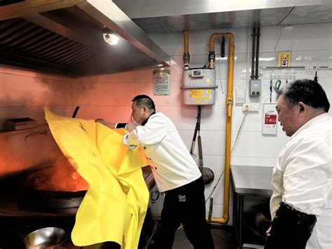 消防安全 生命至上——幼儿园开展厨房大灶起火应急演练