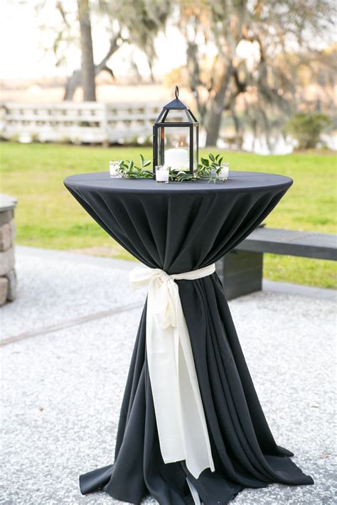 36 Simple, Beautiful Black-and-White Wedding Ideas | Black and white ...