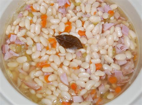 Slow Cooker White Beans with Smoked Ham | Cooking Mamas