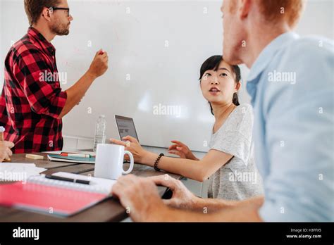 Business People Sitting 的图像结果