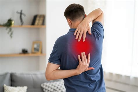 Upper Back Pain After Eating: Causes and Treatment