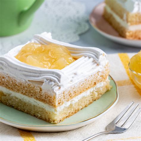 Pineapple Cake: Order Eggless Fresh Cream Pineapple Pastry Online at ...