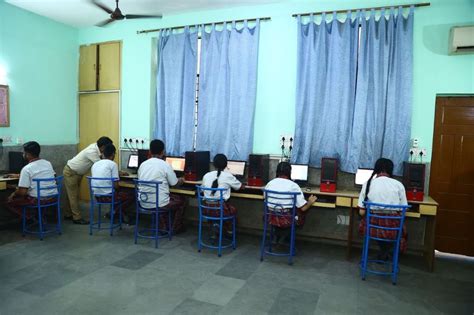 Computer Technology Schools 的图像结果