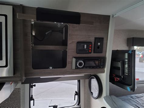 PIC25 - Custom Truck Accessories