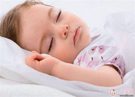 看着宝宝熟睡幸福的说说句子 看着孩子睡着了的心情感慨 _八宝网