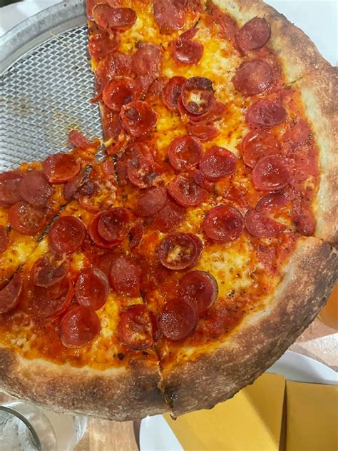 ‘Really incredible’: Inside a downtown Chicago pizza tour | WGN-TV