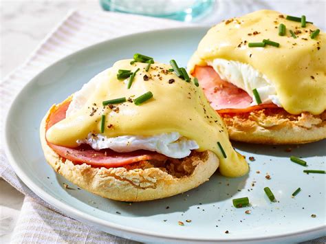 Menu Eggs Benedict Breakfast