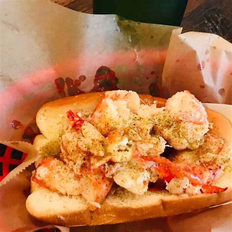 LUKE'S LOBSTER CITY HALL, Chicago - Theater District - Menu, Prices ...