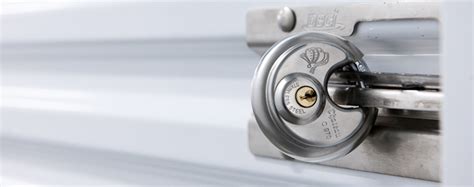 How to Pick a Storage Unit Lock 的图像结果