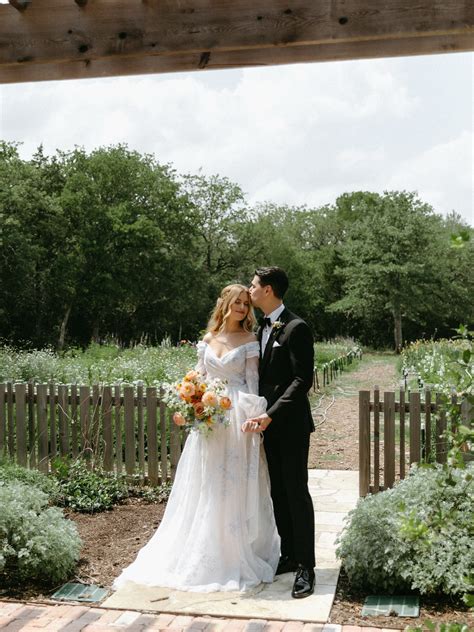 Barbara Dunkelman | 04.26.2025 // Part 1 Our beautiful wedding photos by @stephanienaruphoto 🧡 ...