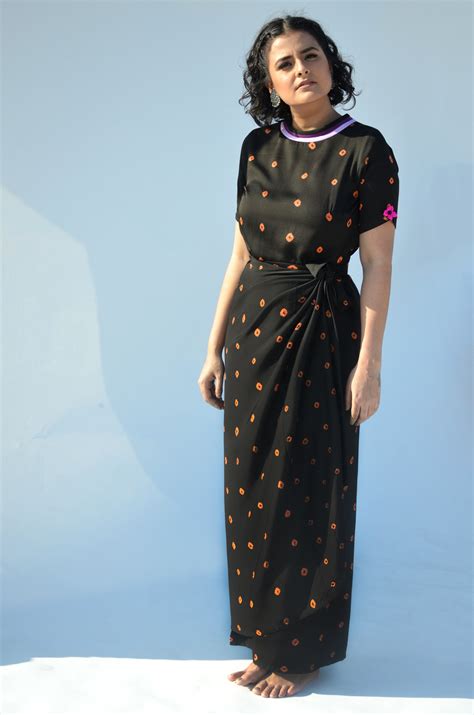 Bandhej T-shirt Wrap Dress as seen on Mira Kapoor – Aapro