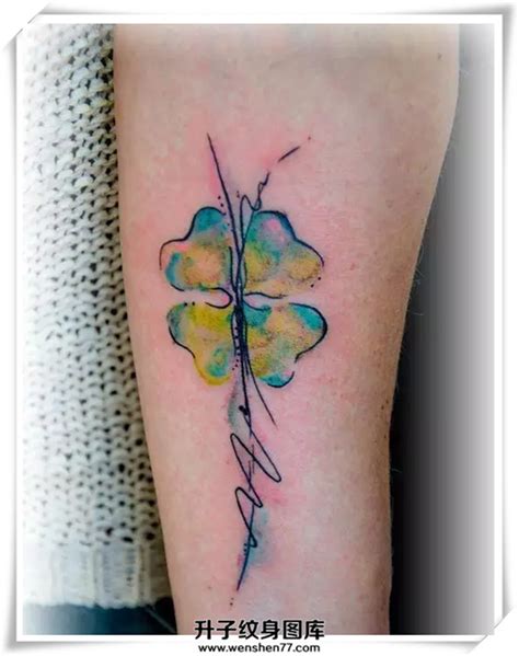 有一种四片叶子的纹身，叫着幸运草！『升子纹身』
