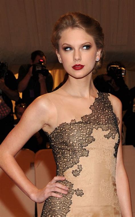 TeenCelebBuzz: Taylor Swift: 2011 MET Gala Gal