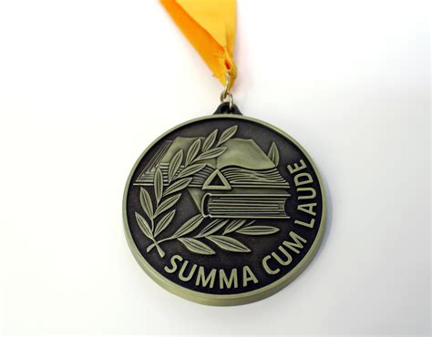Differences Between Summa Cum Laude vs Magna Cum Laude | GRIT