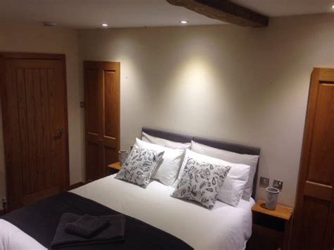 Nice friendly B&B - Review of Deri-Down Guest House, Abergavenny ...