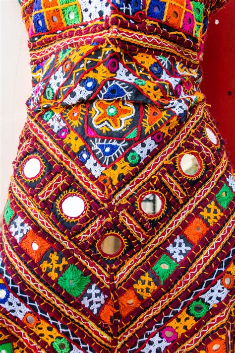 The Vibrant Textiles And Crafts Of Kutch, Gujarat - Lost With Purpose