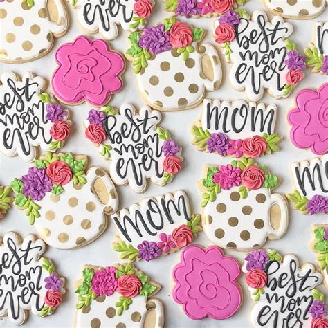Happy Mother’s Day mamas! 💕 . . . . #mothersdaycookies #sugarcookies # ...