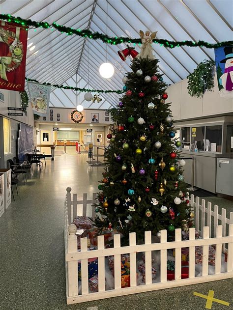 Dearborn Heights City Hall lit up for season – Press and Guide