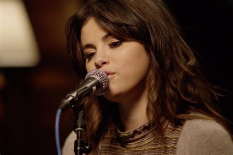Watch Selena Gomez's Stripped Down 'Rare' Performance - Rolling Stone