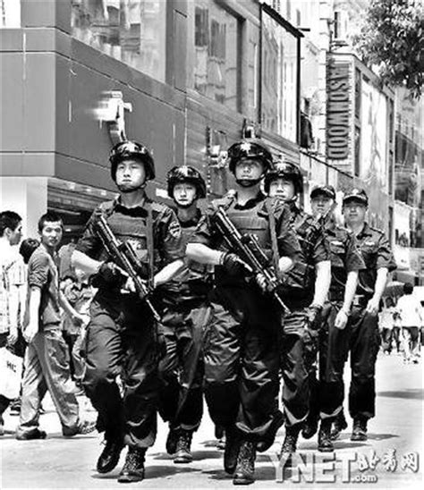 北京特警进行最大规模反恐演习_图片频道_财新网