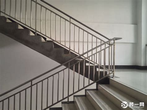 楼梯扶手工程安装多少钱一米