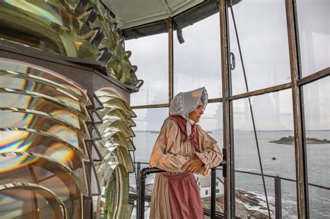 A Lighthouse Keeper Hangs Up Her Bonnet | Hakai Magazine