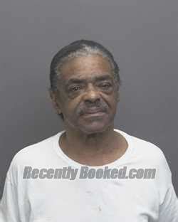 Recent Booking / Mugshot for MICHAEL HENDERSON in Vanderburgh County ...