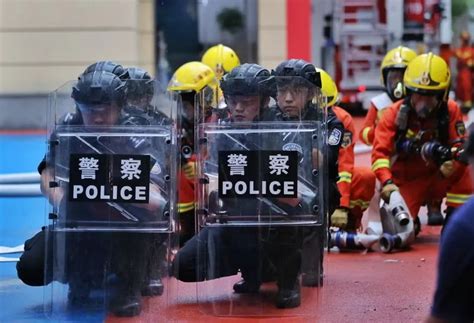 不应被忽视的群体：合同制警察与消防员_腾讯网