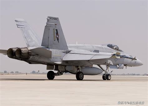 图文：美军的F-18大黄蜂战斗机_新浪军事_新浪网