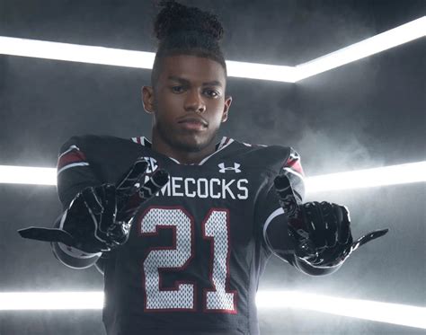 About Shilo Sanders: Following His Father's Footsteps in Football